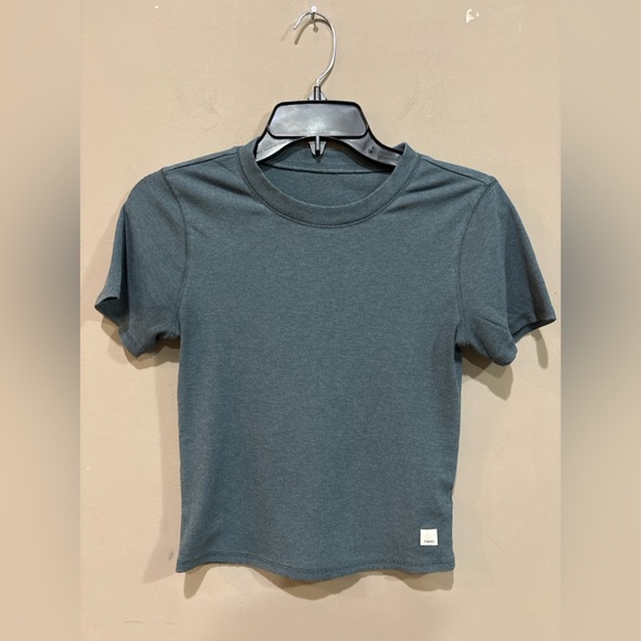 Vuori Pose Fitted Tee Laurel Heather Green Ribbed Stretch Top Small - Picture 1 of 4